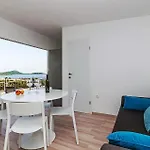 In With Outdoor Swimming Pool Casa vacanze
