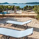 In With Outdoor Swimming Pool Casa vacanze Drage