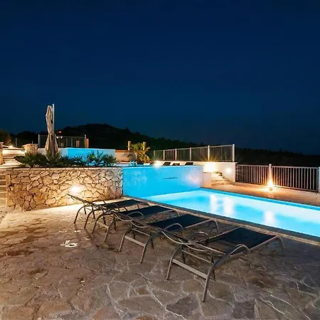 In With Outdoor Swimming Pool Tatil Evi Drage