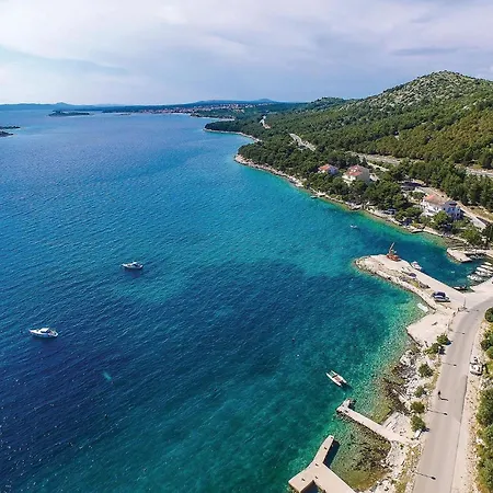 Tatil Evi In With Outdoor Swimming Pool