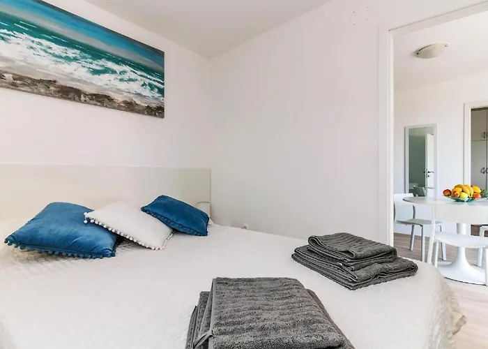 2 Bedroom Front In Nyaraló *