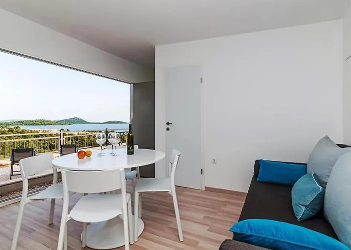 2 Bedroom Front In Nyaraló
