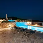 In With Outdoor Swimming Pool Holiday home Drage