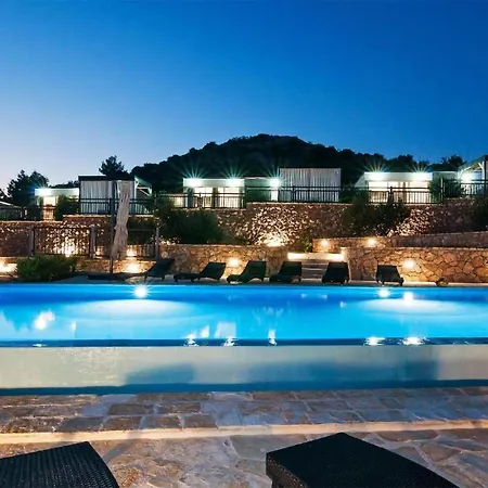 Holiday home In With Outdoor Swimming Pool