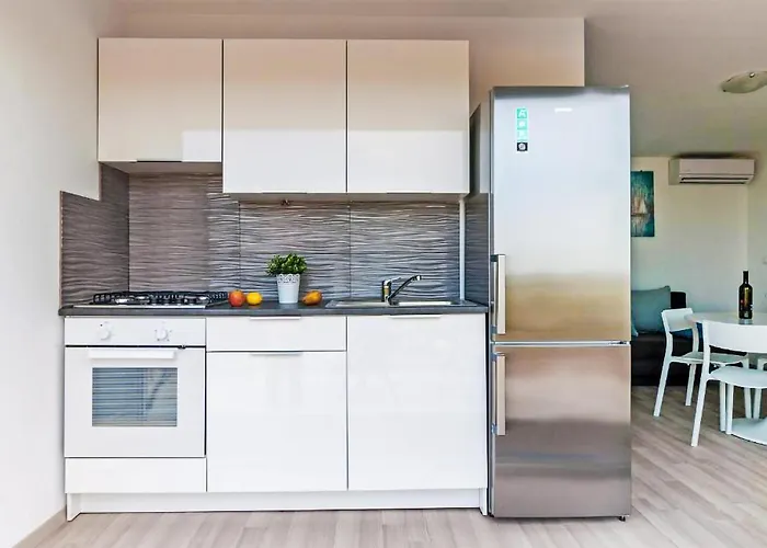 2 Bedroom Front In *