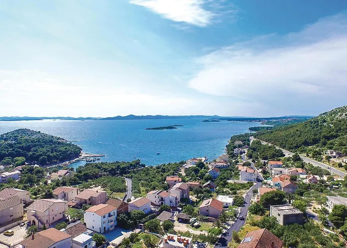 2 Bedroom Front In Semesterbostad Drage