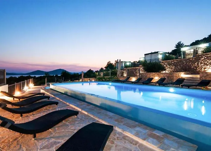 2 Bedroom Front In *