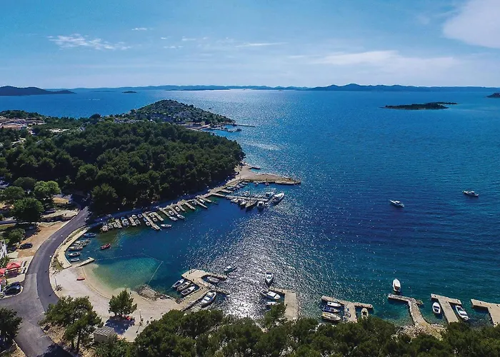 Semesterbostad 2 Bedroom Front In